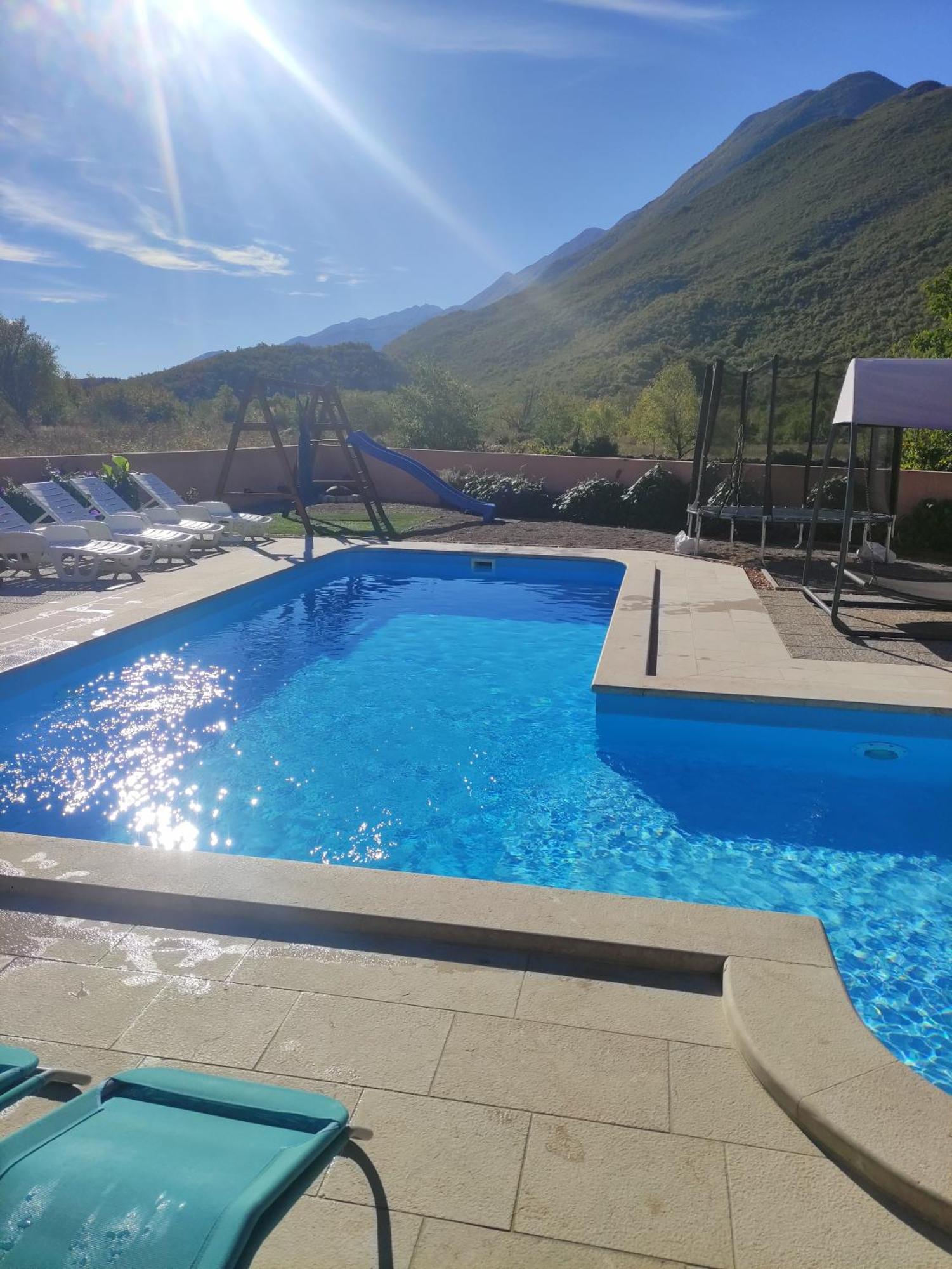 Holiday Home Perunika Zezevica Eksteriør billede